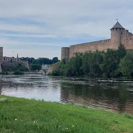 Family-friendly 2-bedroom Free Parking *