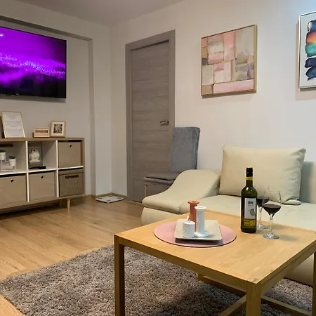 Family-friendly 2-bedroom Free Parking