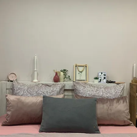 Daire Family-friendly 2-bedroom Free Parking