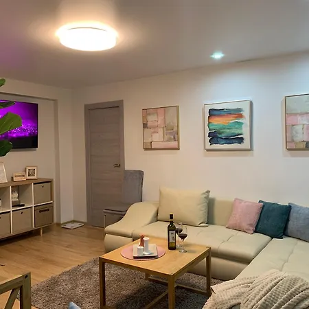 Daire Family-friendly 2-bedroom Free Parking