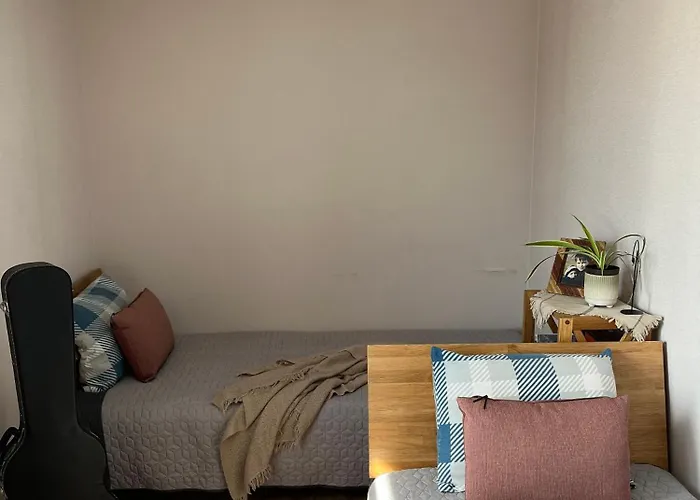 Lägenhet Family-friendly 2-bedroom Free Parking