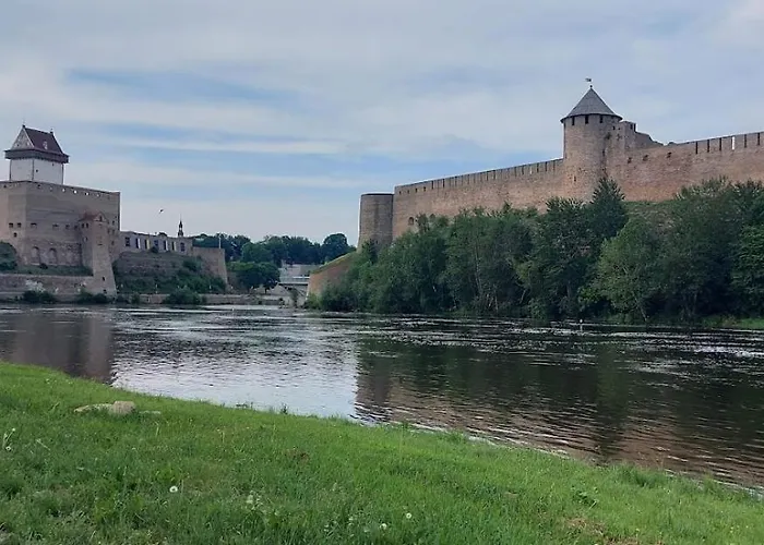 Family-friendly 2-bedroom Free Parking *