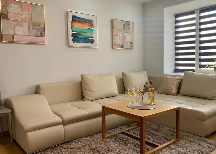 Family-friendly 2-bedroom Free Parking Lägenhet *