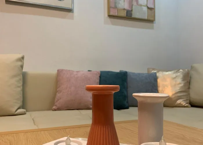 Daire Family-friendly 2-bedroom Free Parking