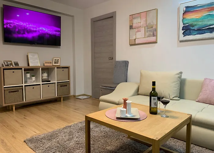 Family-friendly 2-bedroom Free Parking