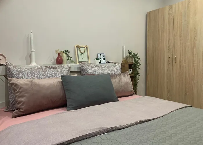 Family-friendly 2-bedroom Free Parking