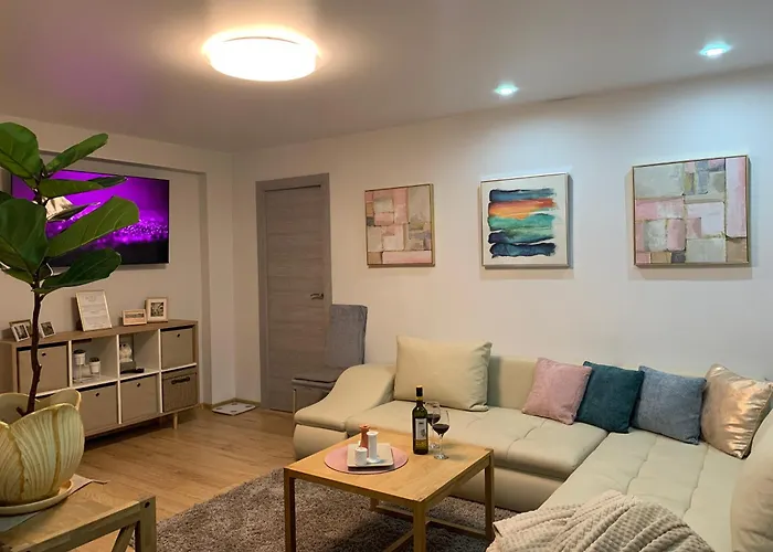 Daire Family-friendly 2-bedroom Free Parking